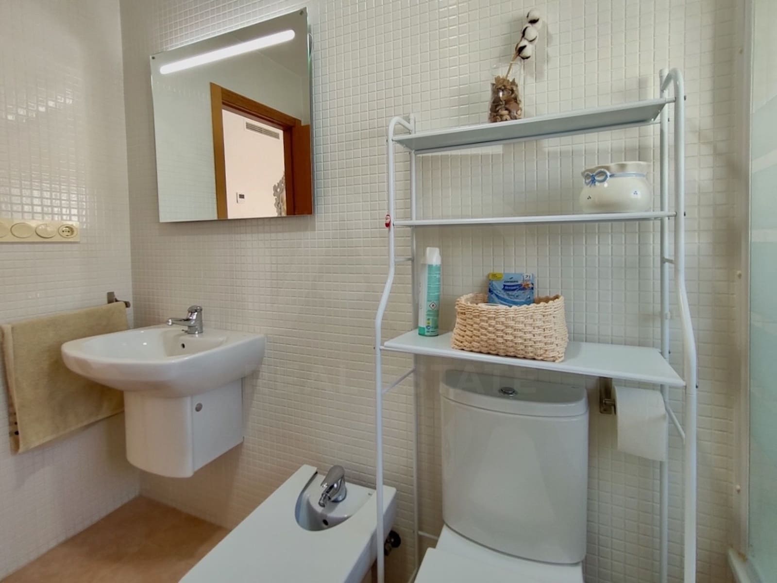 4 bedroom Villa for rent in Valencia city with garage - € 1,800 (Ref: 10119973)