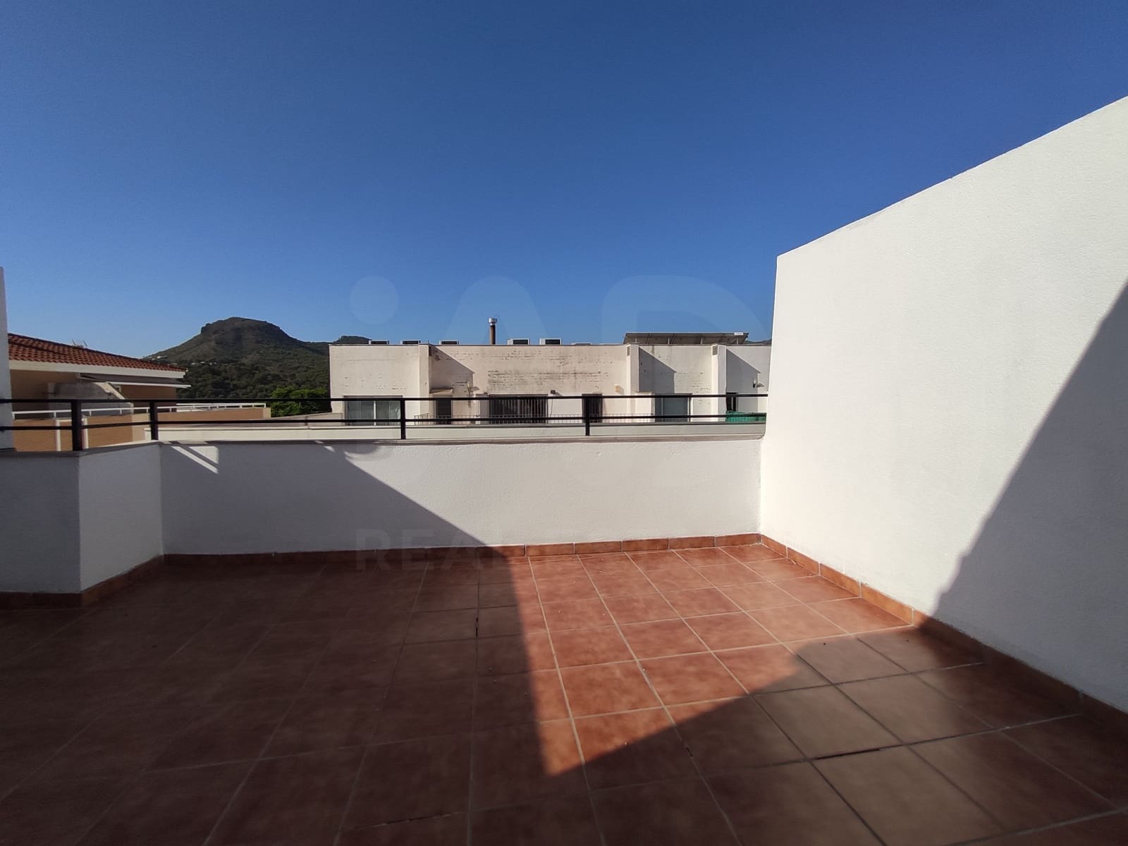 4 bedroom Villa for rent in Valencia city with garage - € 1,800 (Ref: 10119973)