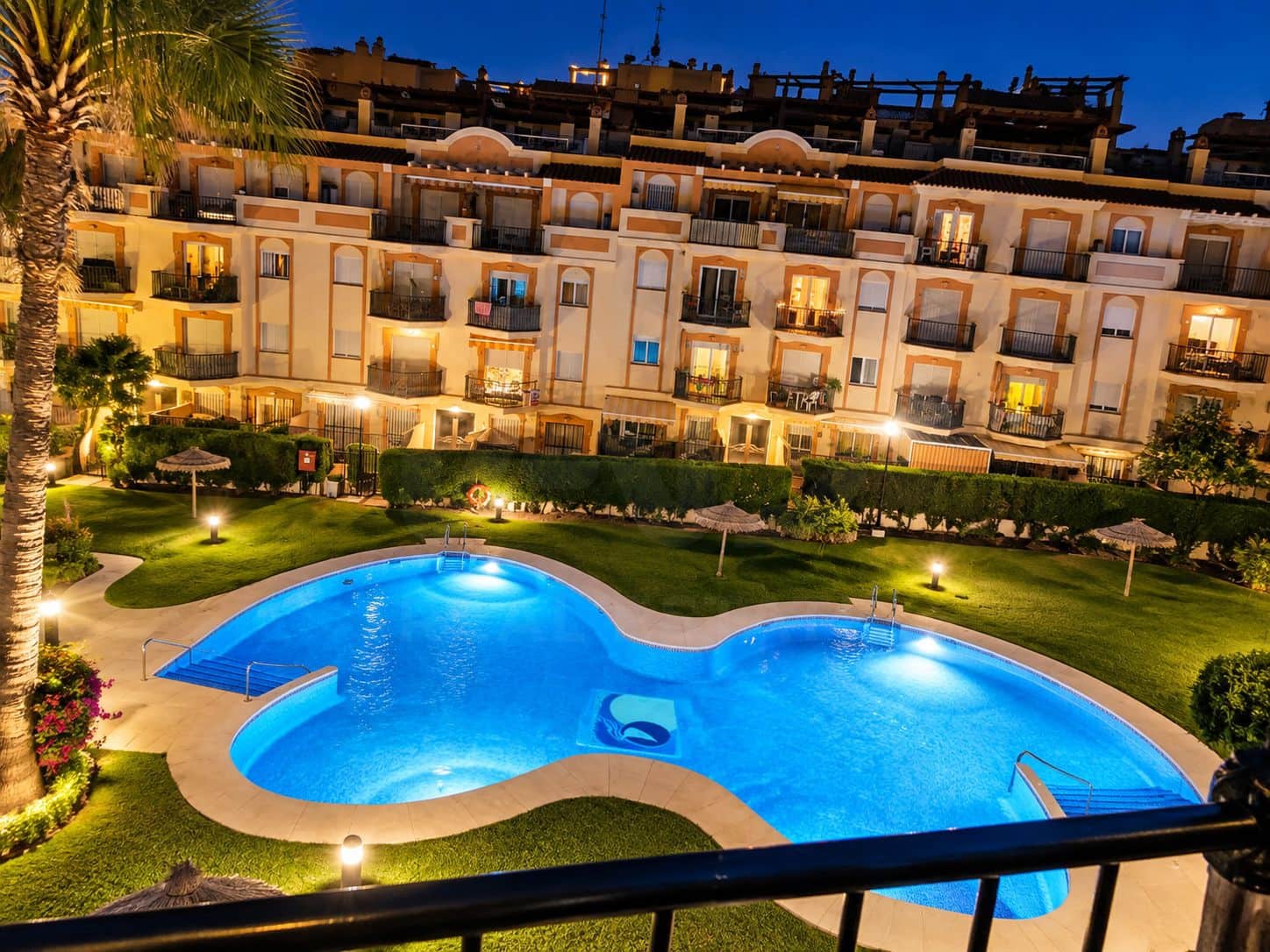 2 bedroom Apartment for sale in Torrox with pool - € 280,000 (Ref: 10120913)