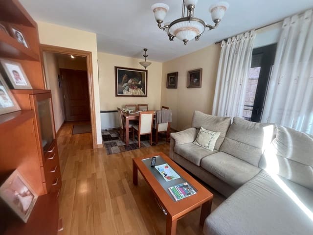 3 makuuhuone Huoneisto myytävänä paikassa Ciudad Rodrigo mukana 
autotalli - 140 000 € (Ref: 10120914)