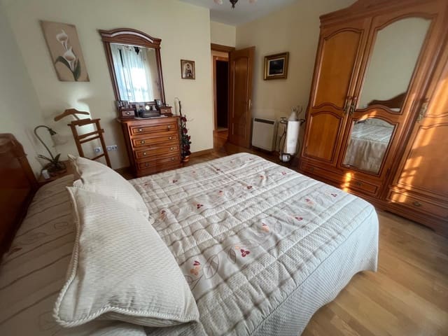 3 makuuhuone Huoneisto myytävänä paikassa Ciudad Rodrigo mukana 
autotalli - 140 000 € (Ref: 10120914)