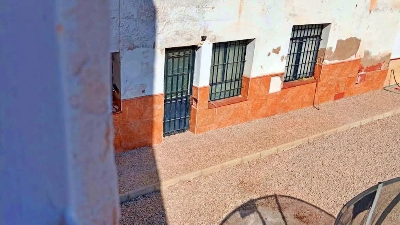 Hus til salgs i Elda - € 25 000 (Ref: 10121197)
