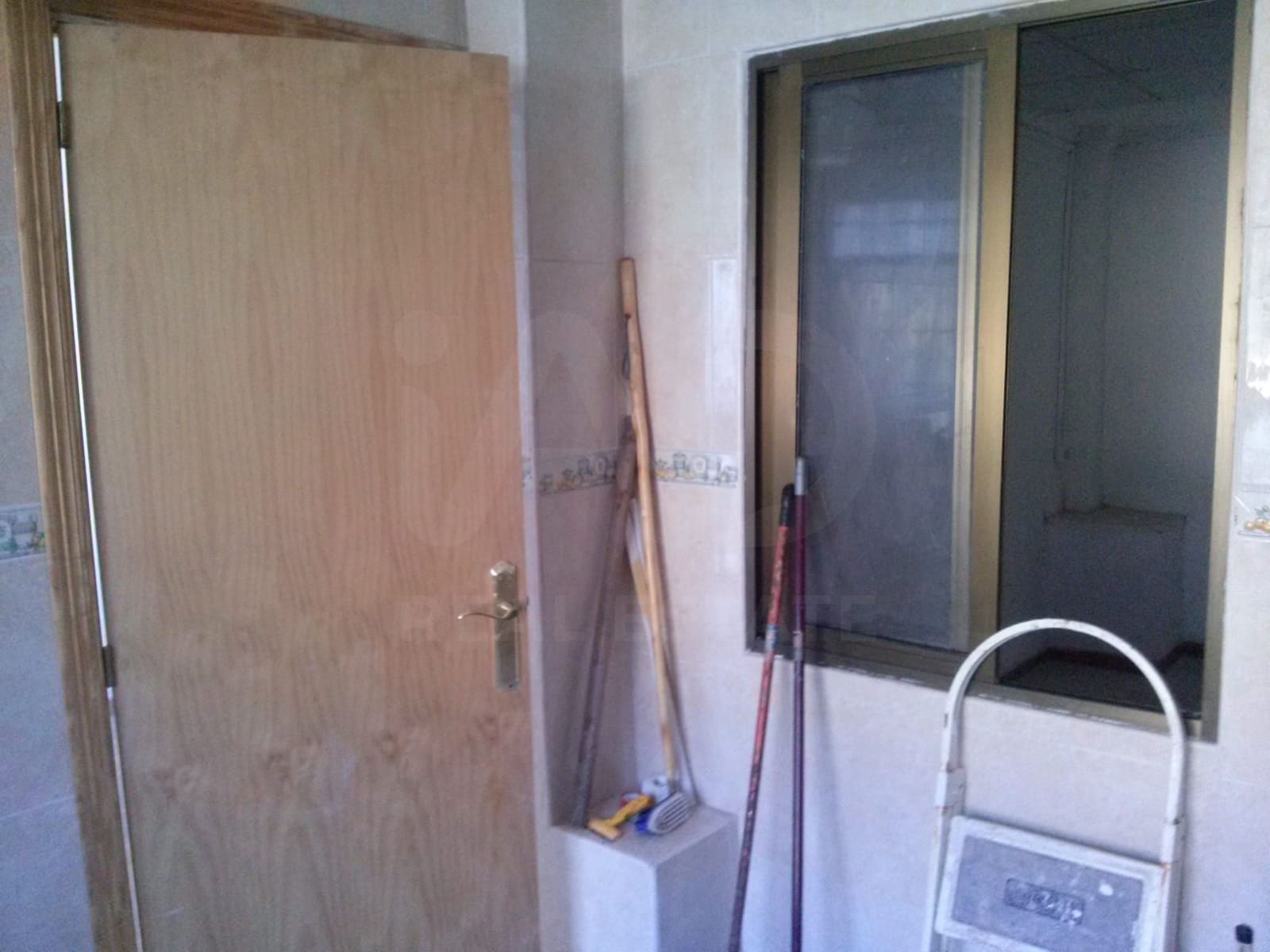 Hus til salgs i Elda - € 25 000 (Ref: 10121197)
