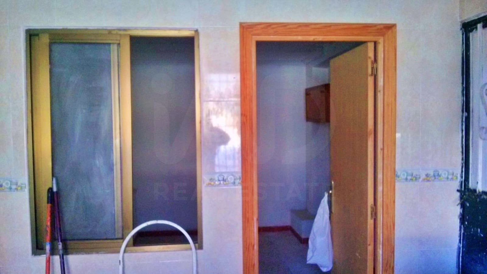 Hus til salgs i Elda - € 25 000 (Ref: 10121197)