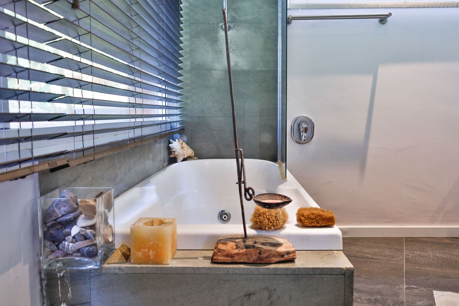 6 bedroom Townhouse for sale in Sitges with pool garage - € 1,250,000 (Ref: 10121200)