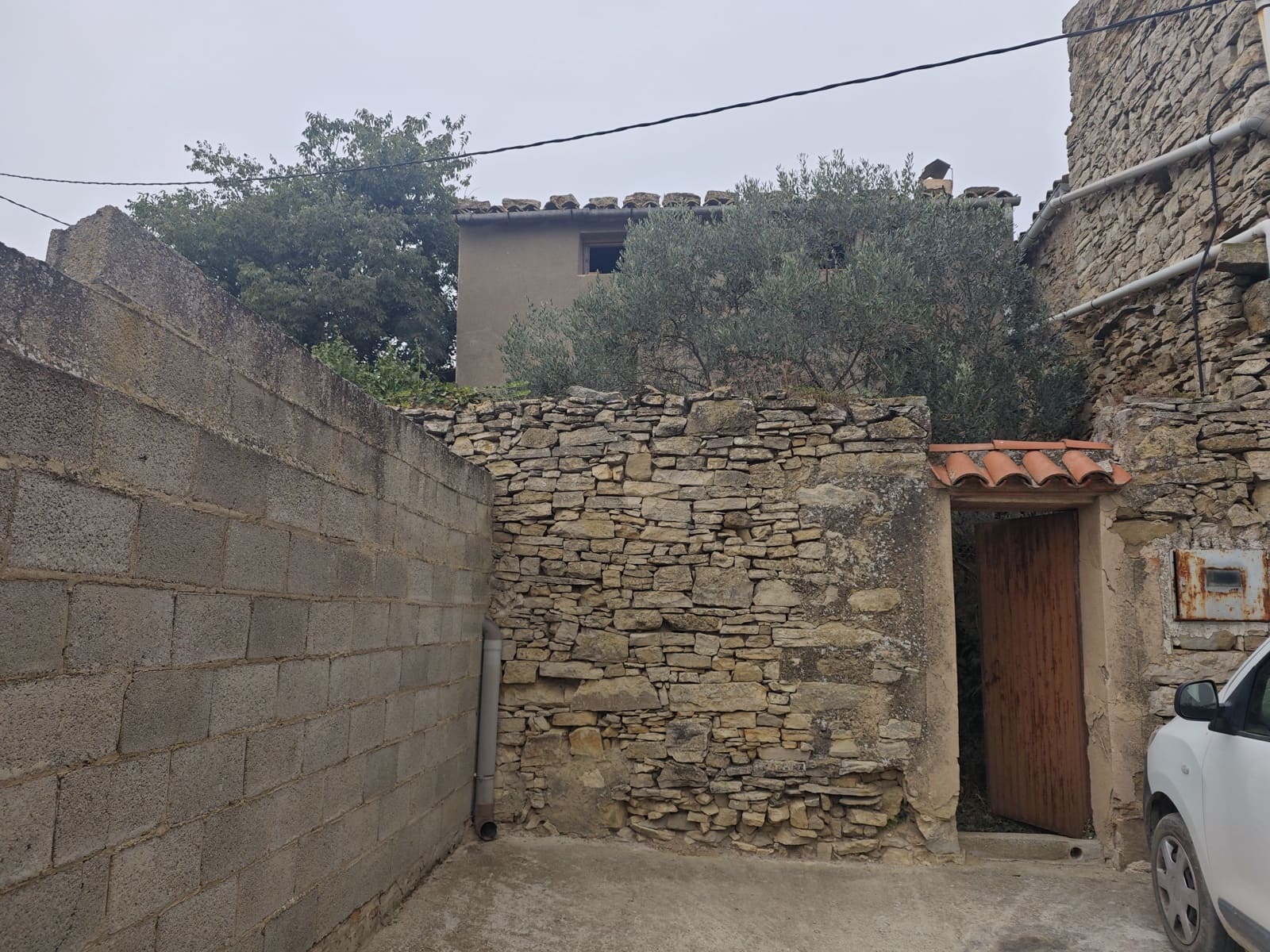 4 bedroom Townhouse for sale in Ivorra with garage - € 69,000 (Ref: 10121213)