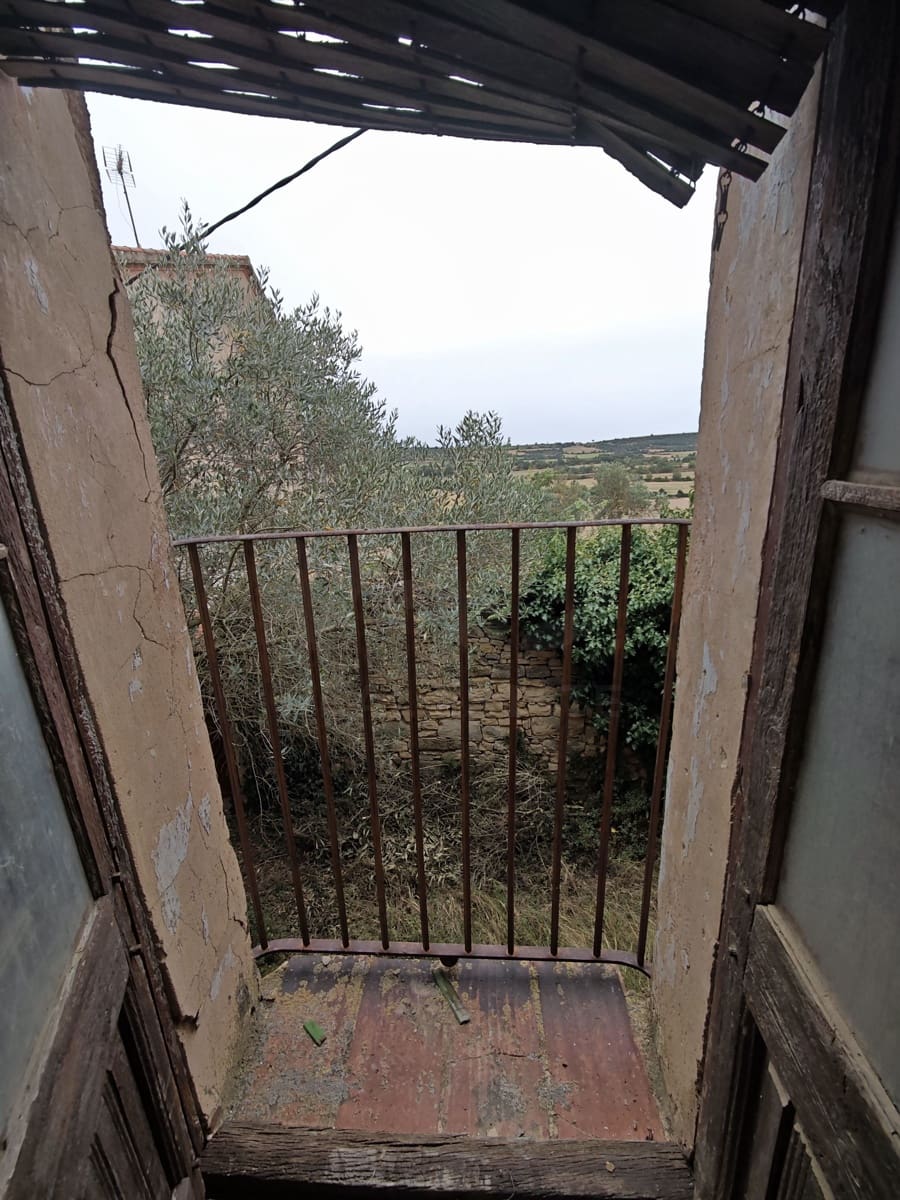 4 bedroom Townhouse for sale in Ivorra with garage - € 69,000 (Ref: 10121213)