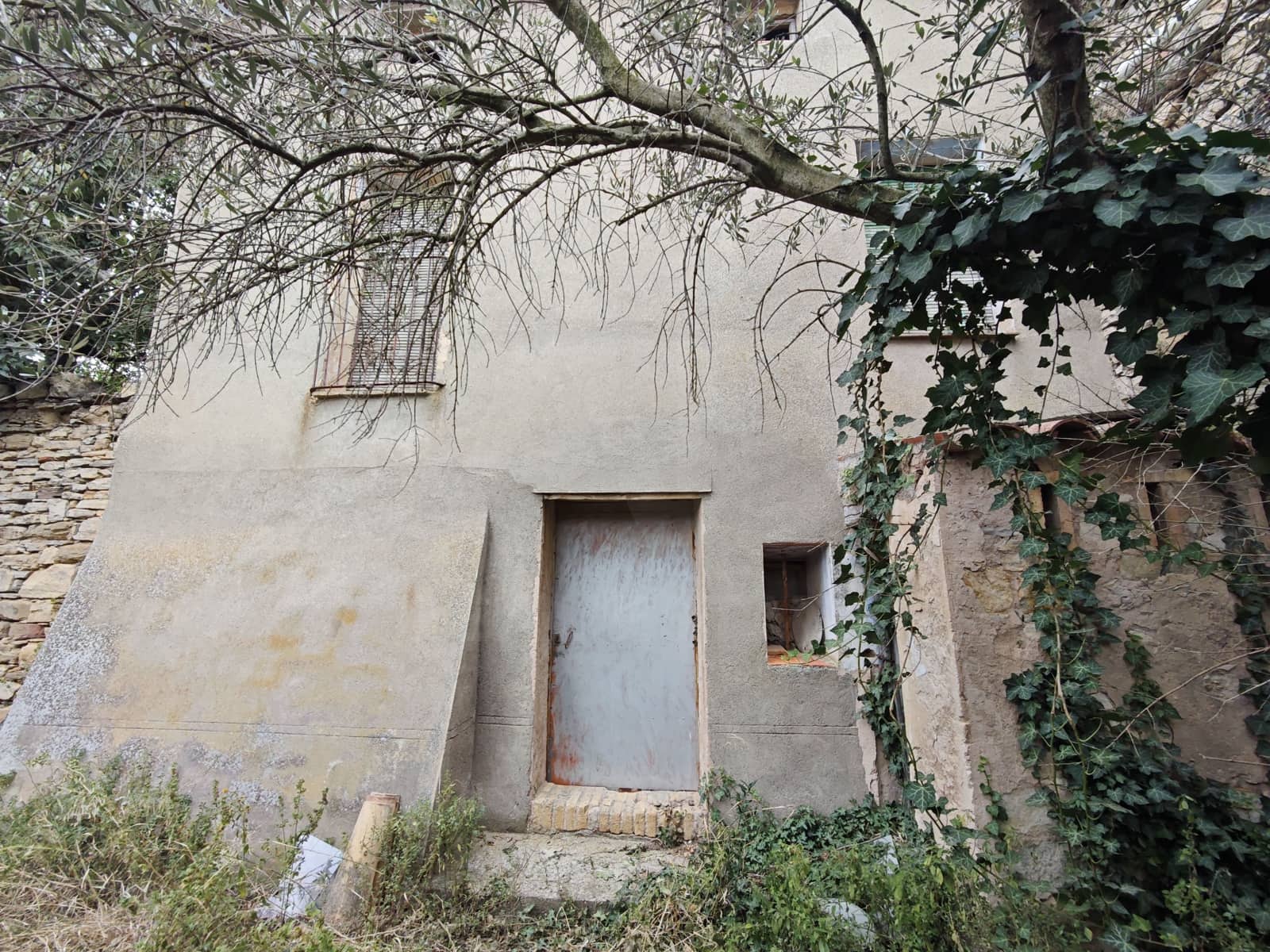 4 bedroom Townhouse for sale in Ivorra with garage - € 69,000 (Ref: 10121213)
