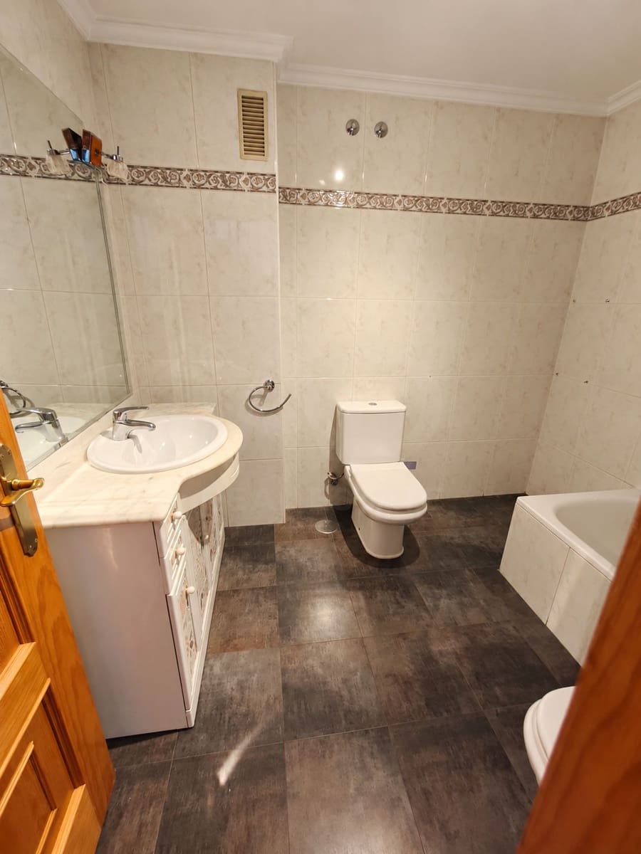 3 sypialnia Willa do wynajęcia w San Andres del Rabanedo z basenem garażem - 1 150 € (Ref: 10125031)