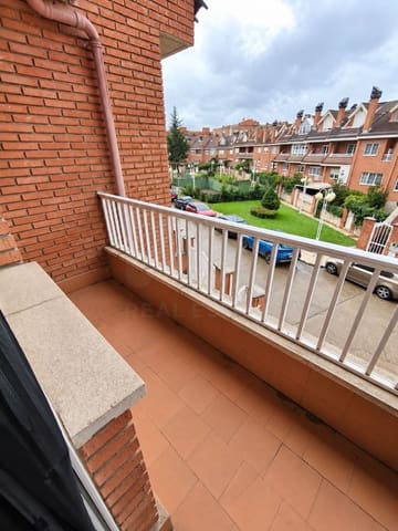 3 sypialnia Willa do wynajęcia w San Andrés del Rabanedo z basenem garażem - 1 150 € (Ref: 10125031)