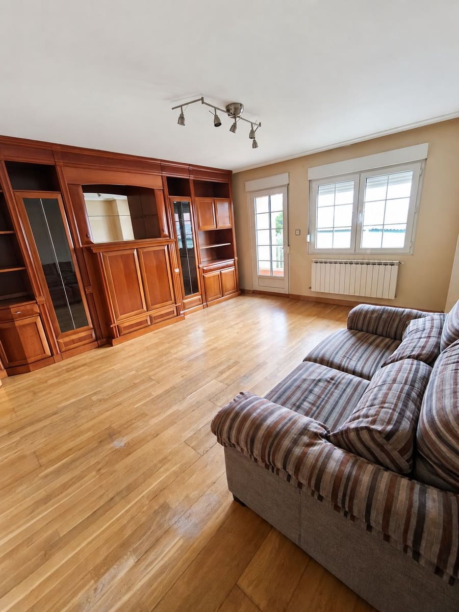 3 sypialnia Willa do wynajęcia w San Andres del Rabanedo z basenem garażem - 1 150 € (Ref: 10125031)