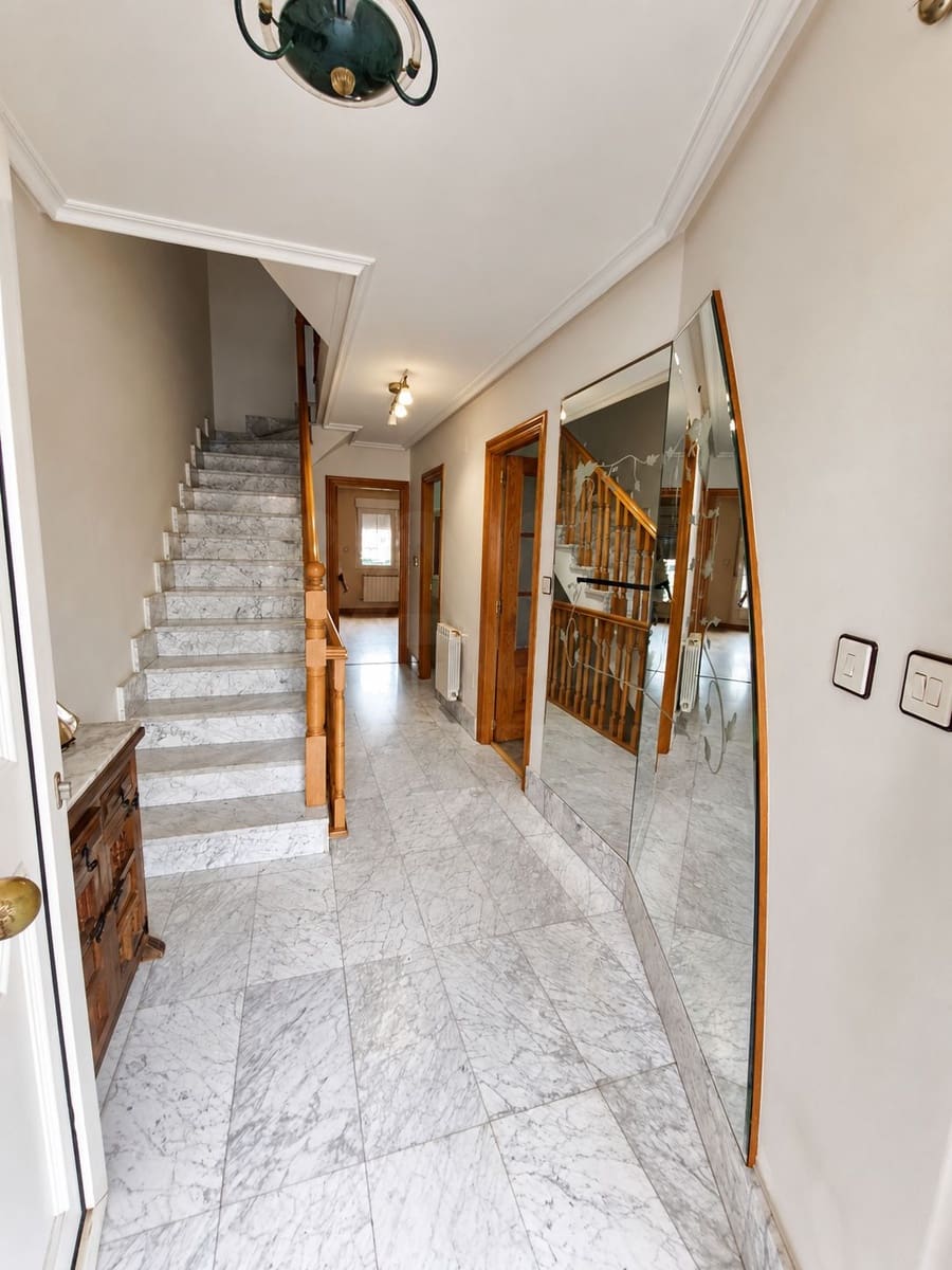 3 sypialnia Willa do wynajęcia w San Andres del Rabanedo z basenem garażem - 1 150 € (Ref: 10125031)
