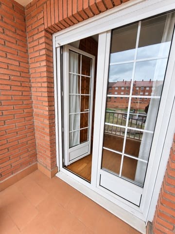 3 sypialnia Willa do wynajęcia w San Andrés del Rabanedo z basenem garażem - 1 150 € (Ref: 10125031)