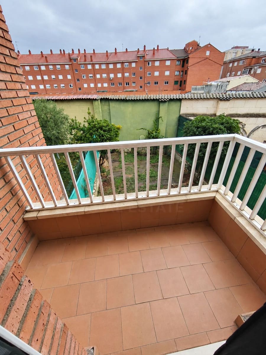 3 sypialnia Willa do wynajęcia w San Andres del Rabanedo z basenem garażem - 1 150 € (Ref: 10125031)