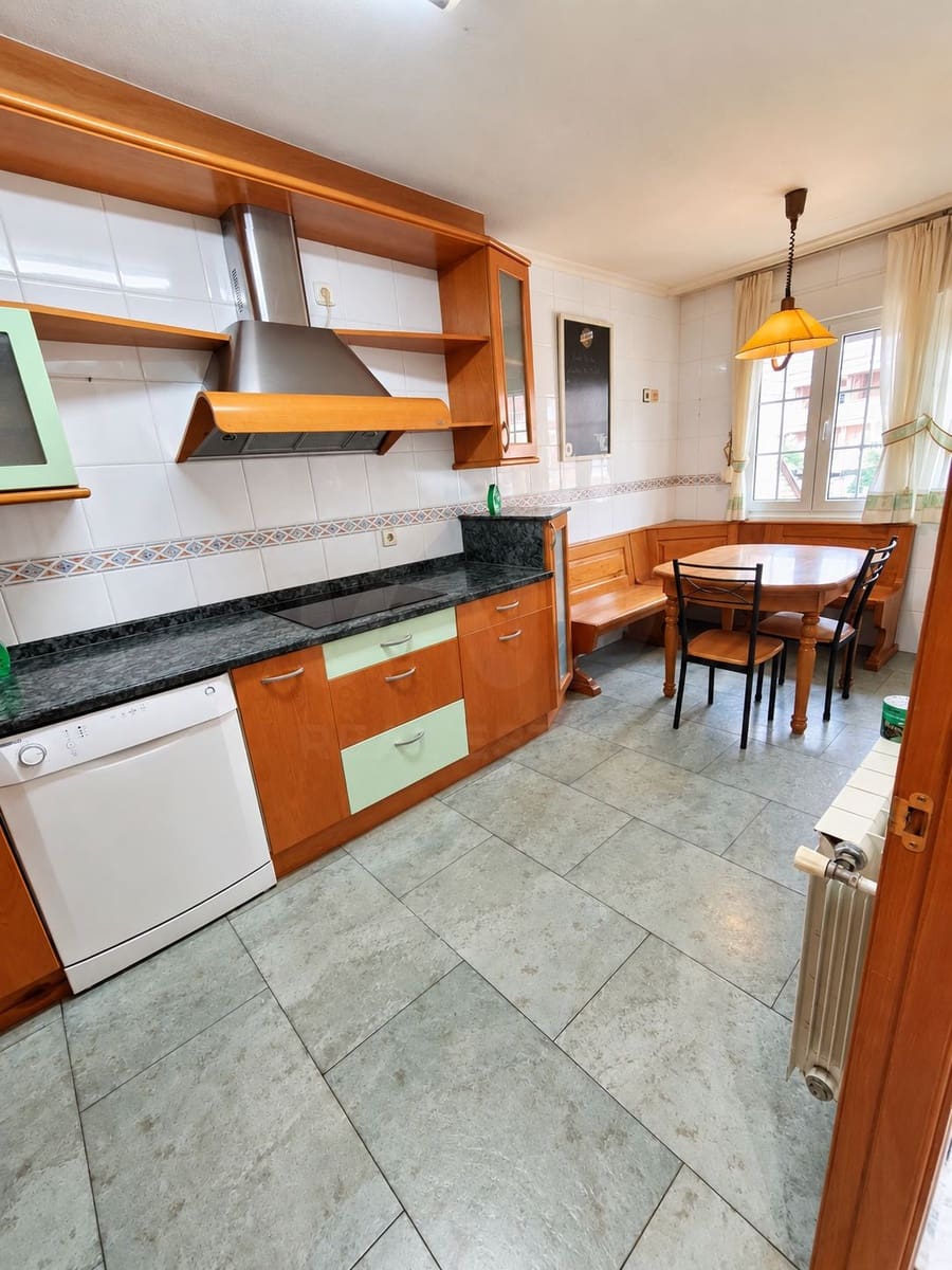 3 sypialnia Willa do wynajęcia w San Andres del Rabanedo z basenem garażem - 1 150 € (Ref: 10125031)