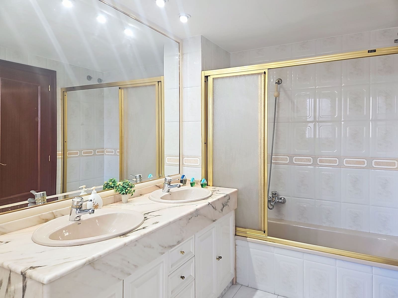 Apartment for sale in Valencia city with garage - € 495,000 (Ref: 10127581)