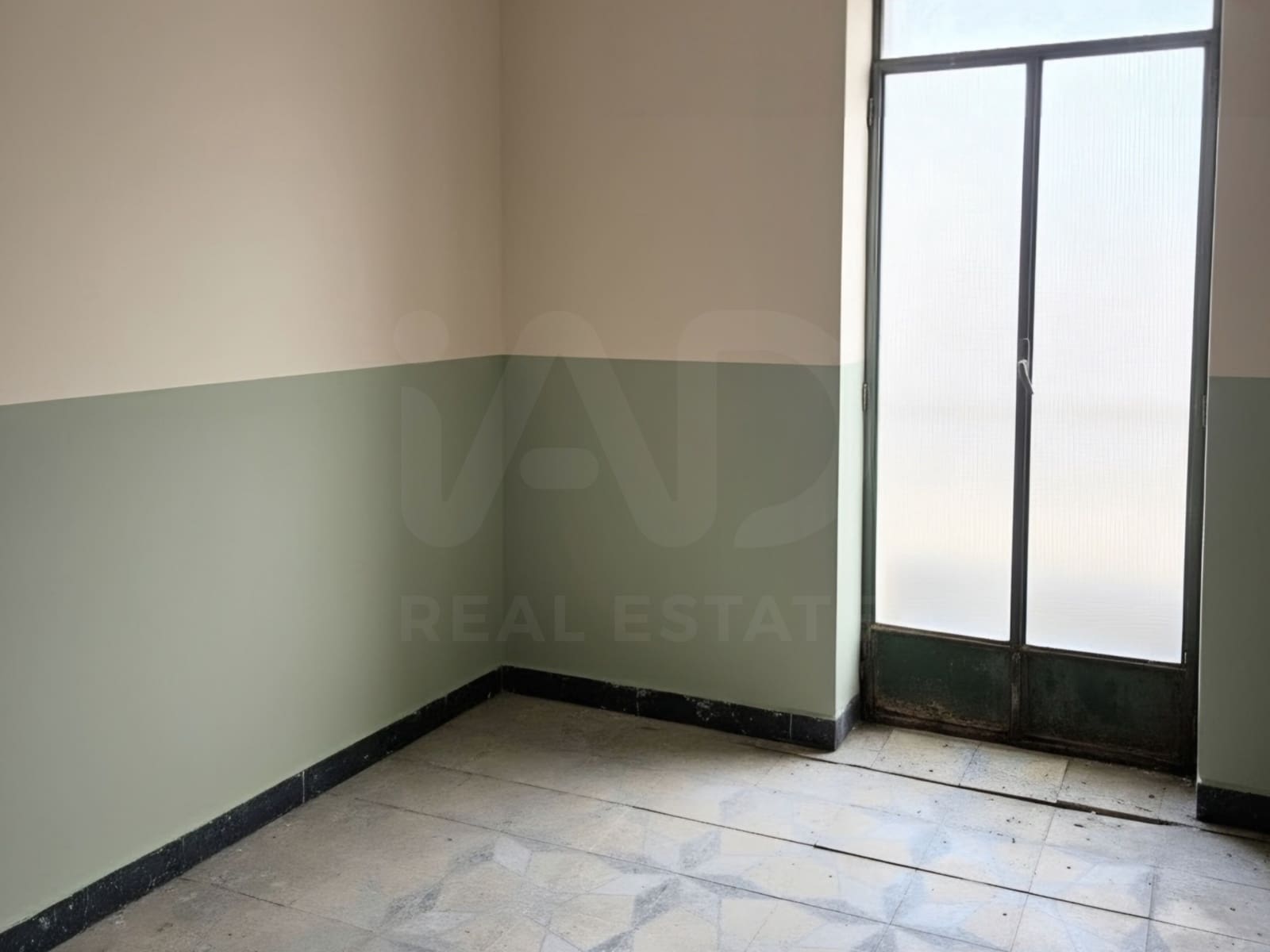 Commercial for sale in Alginet - € 162,100 (Ref: 10127583)