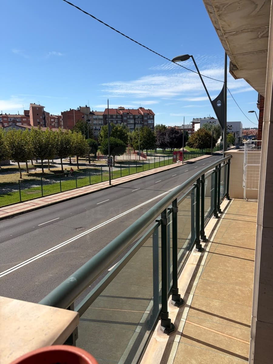 2 bedroom Apartment for sale in San Andres del Rabanedo with garage - € 170,000 (Ref: 10127587)