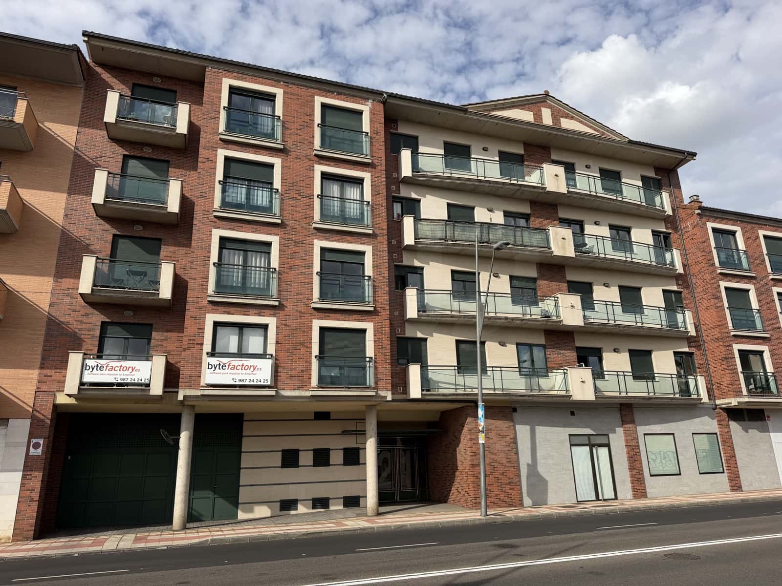 2 bedroom Apartment for sale in San Andres del Rabanedo with garage - € 170,000 (Ref: 10127587)