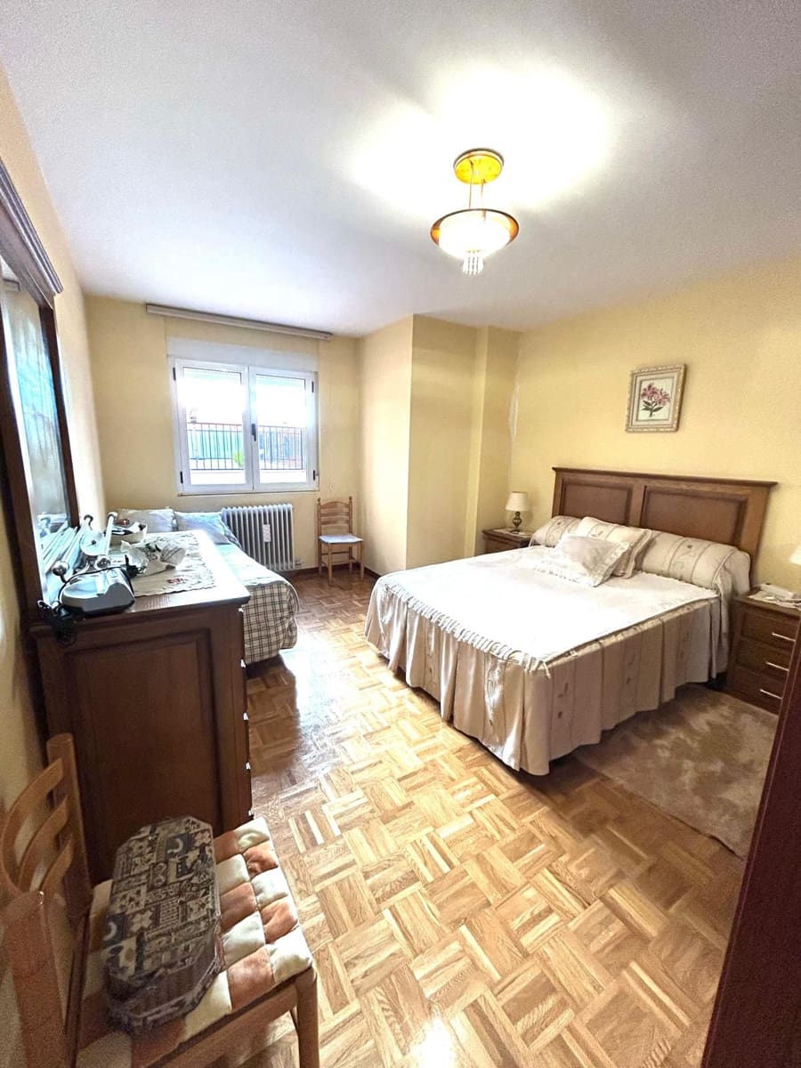 3 bedroom Apartment for sale in La Baneza with garage - € 135,000 (Ref: 10127588)