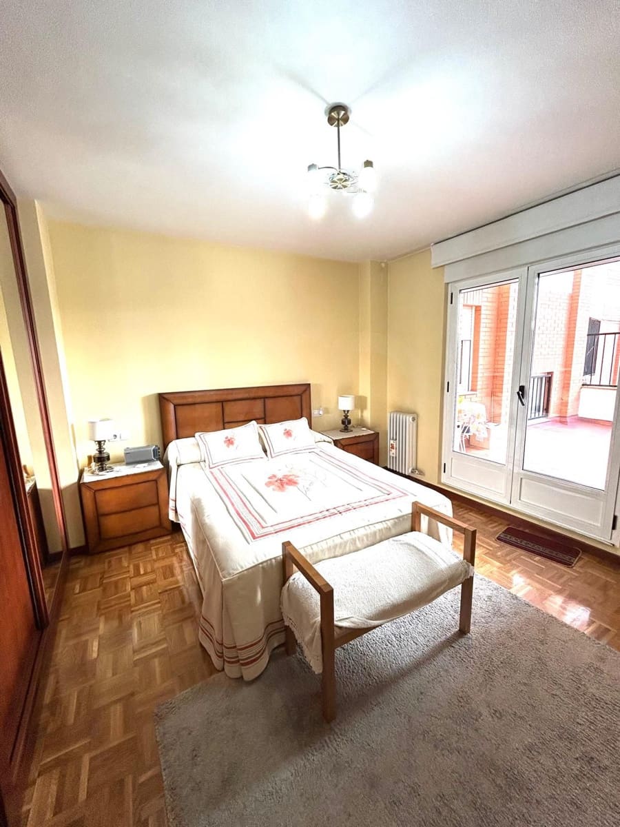3 bedroom Apartment for sale in La Baneza with garage - € 135,000 (Ref: 10127588)