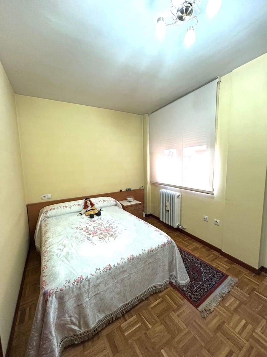 3 bedroom Apartment for sale in La Baneza with garage - € 135,000 (Ref: 10127588)