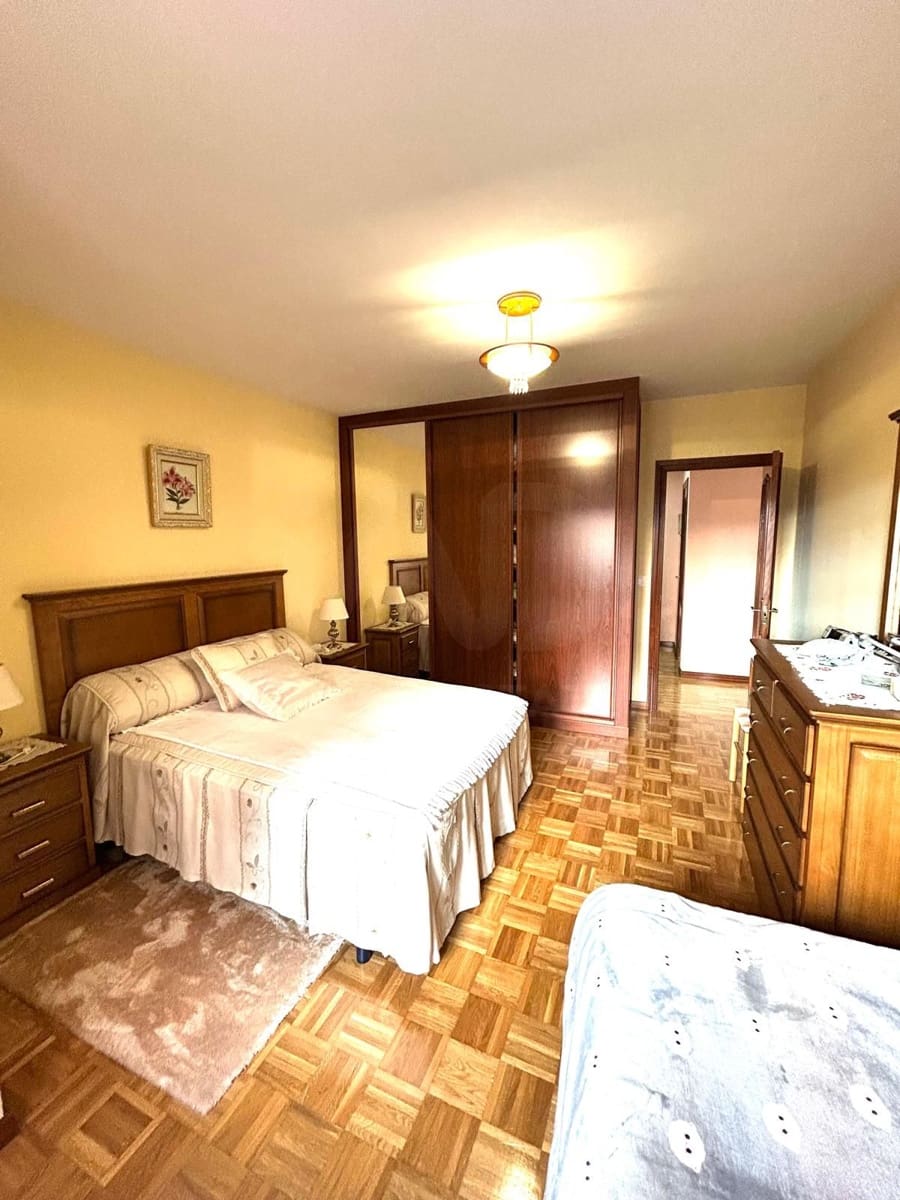 3 bedroom Apartment for sale in La Baneza with garage - € 135,000 (Ref: 10127588)
