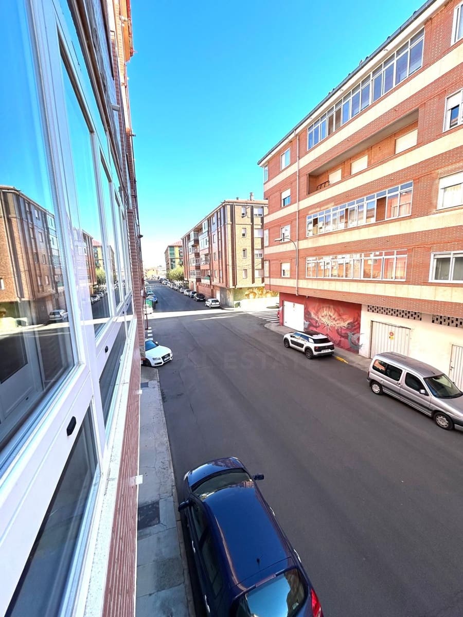 3 bedroom Apartment for sale in La Baneza with garage - € 135,000 (Ref: 10127588)