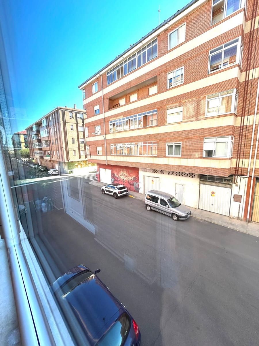 3 bedroom Apartment for sale in La Baneza with garage - € 135,000 (Ref: 10127588)