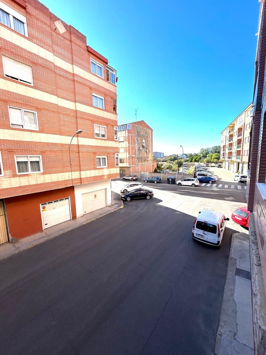 3 bedroom Apartment for sale in La Baneza with garage - € 135,000 (Ref: 10127588)