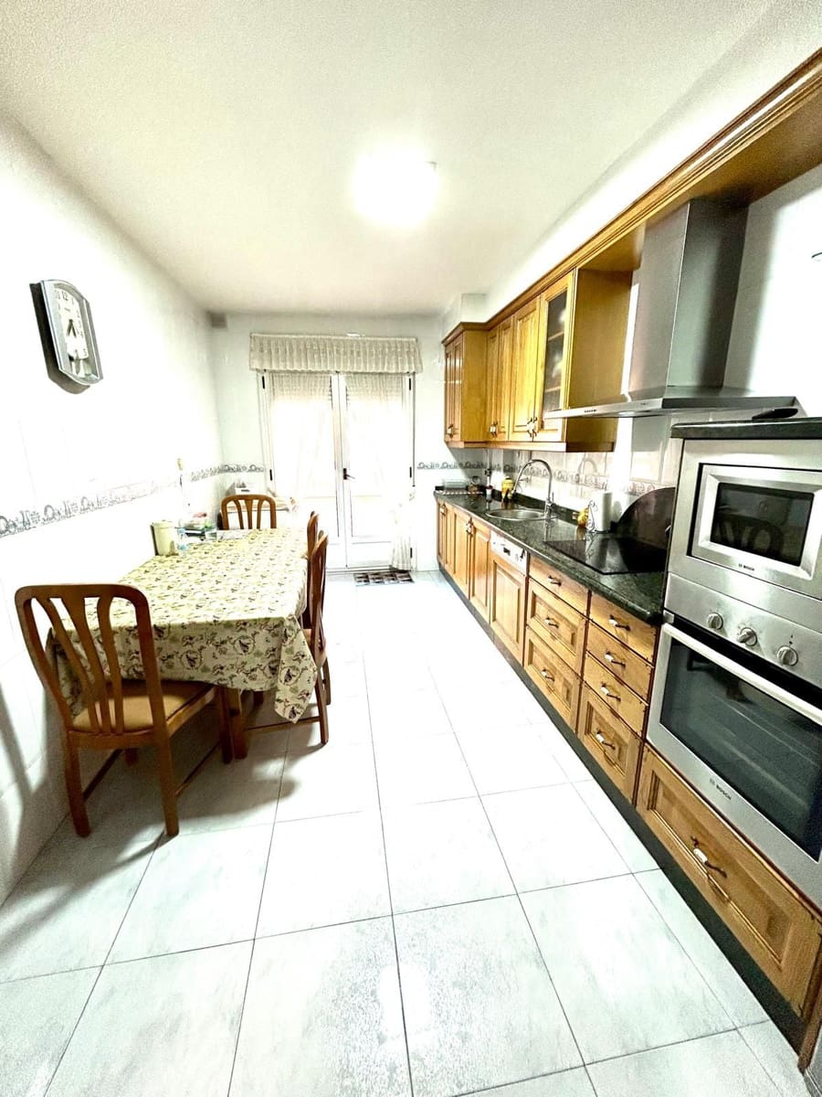 3 bedroom Apartment for sale in La Baneza with garage - € 135,000 (Ref: 10127588)