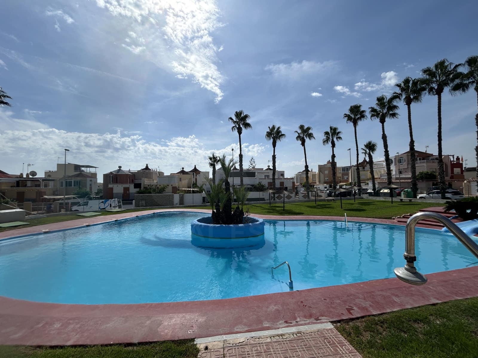 2 soverom Leilighet til salgs i Torrevieja med svømmebasseng - € 159 000 (Ref: 10131049)