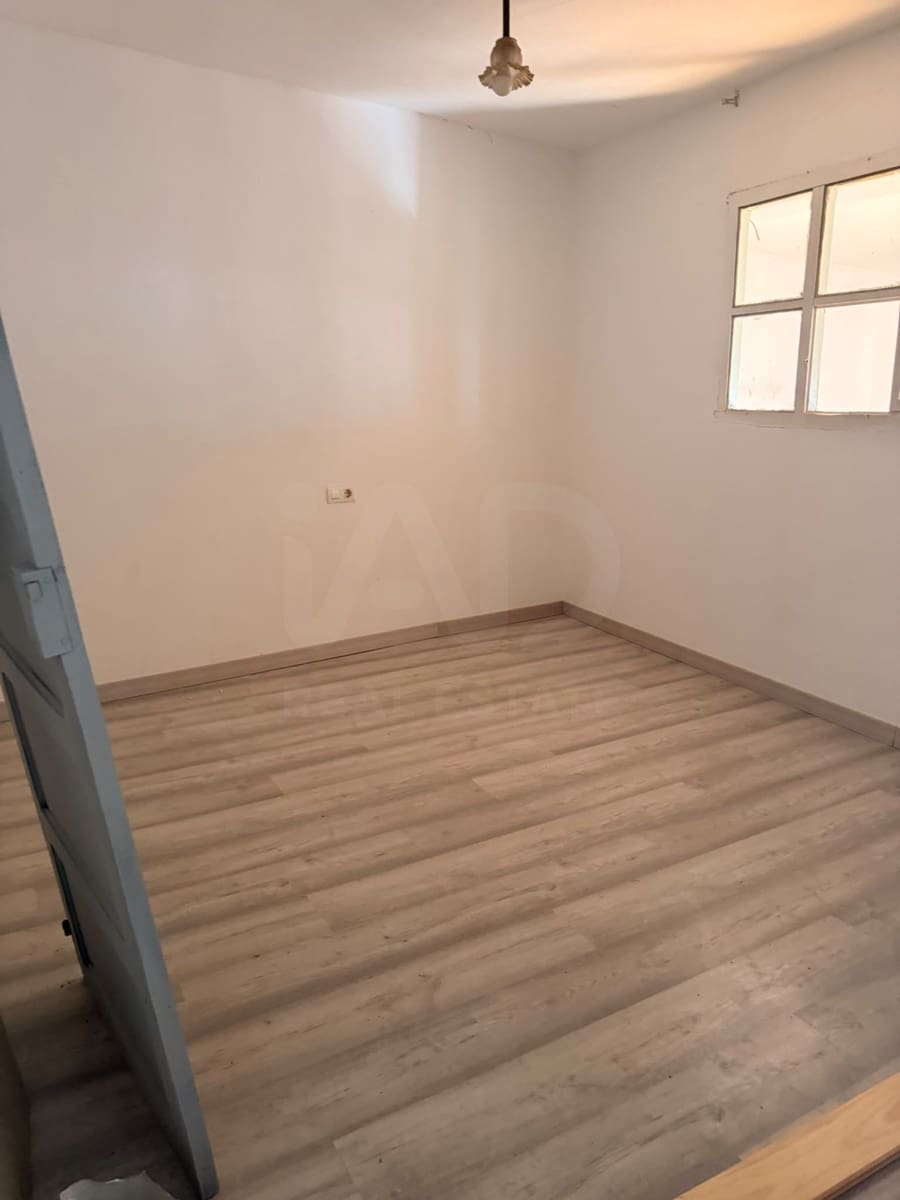 Commercial for sale in Mansilla de las Mulas with garage - € 94,000 (Ref: 10131055)