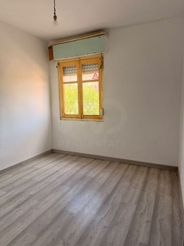 Kaupallinen myytävänä paikassa Mansilla de las Mulas mukana 
autotalli - 94 000 € (Ref: 10131055)