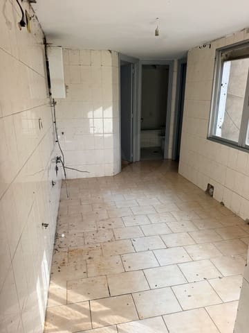 Kaupallinen myytävänä paikassa Mansilla de las Mulas mukana 
autotalli - 94 000 € (Ref: 10131055)
