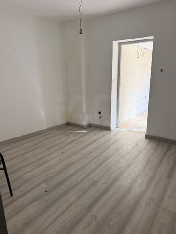 Kaupallinen myytävänä paikassa Mansilla de las Mulas mukana 
autotalli - 94 000 € (Ref: 10131055)