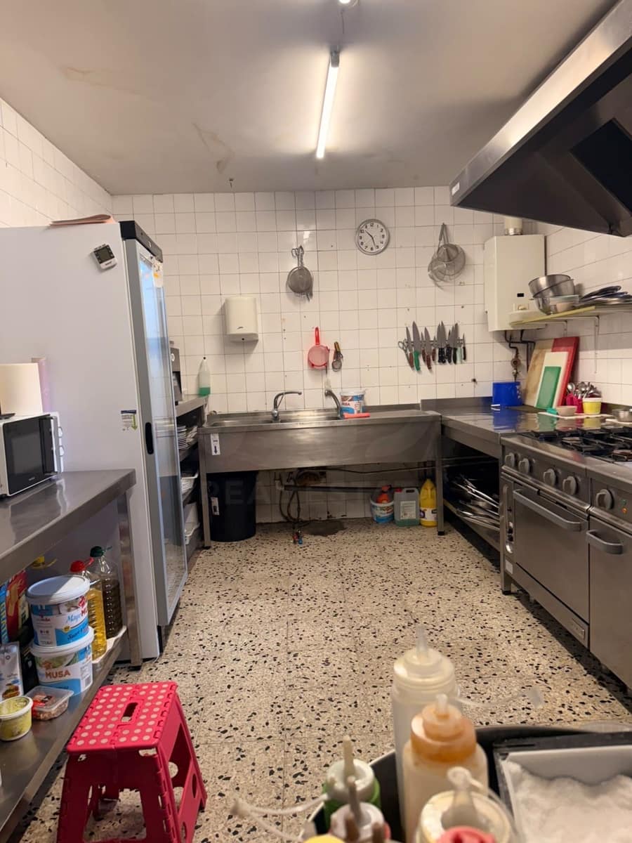 Kaupallinen myytävänä paikassa Mansilla de las Mulas - 200 000 € (Ref: 10131061)