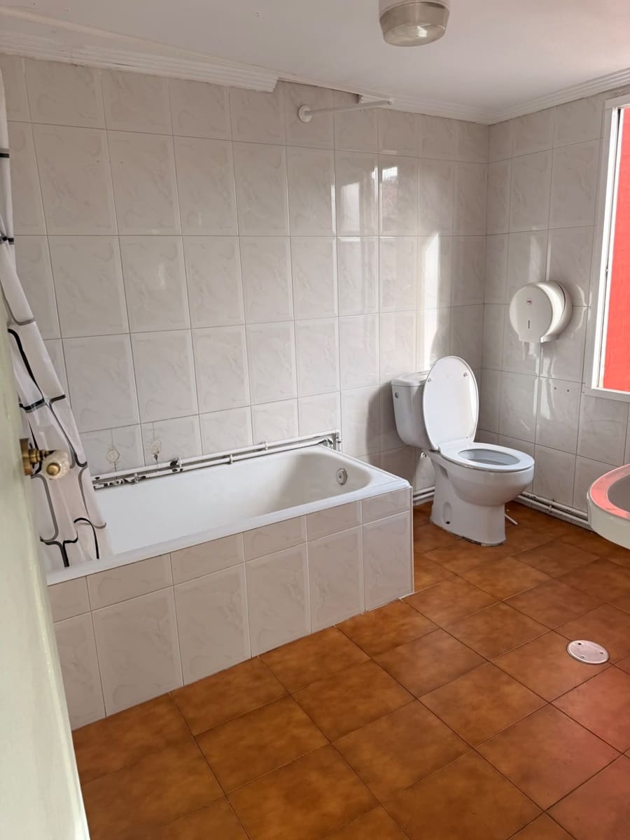 Kaupallinen myytävänä paikassa Mansilla de las Mulas - 200 000 € (Ref: 10131061)