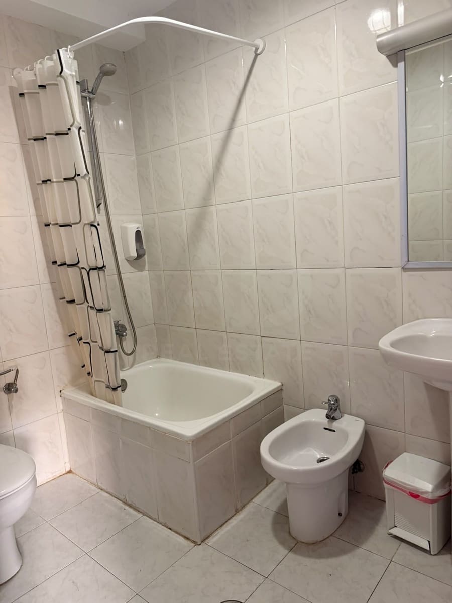 Kaupallinen myytävänä paikassa Mansilla de las Mulas - 200 000 € (Ref: 10131061)