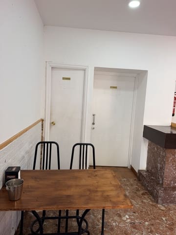 Kaupallinen myytävänä paikassa Mansilla de las Mulas - 200 000 € (Ref: 10131061)