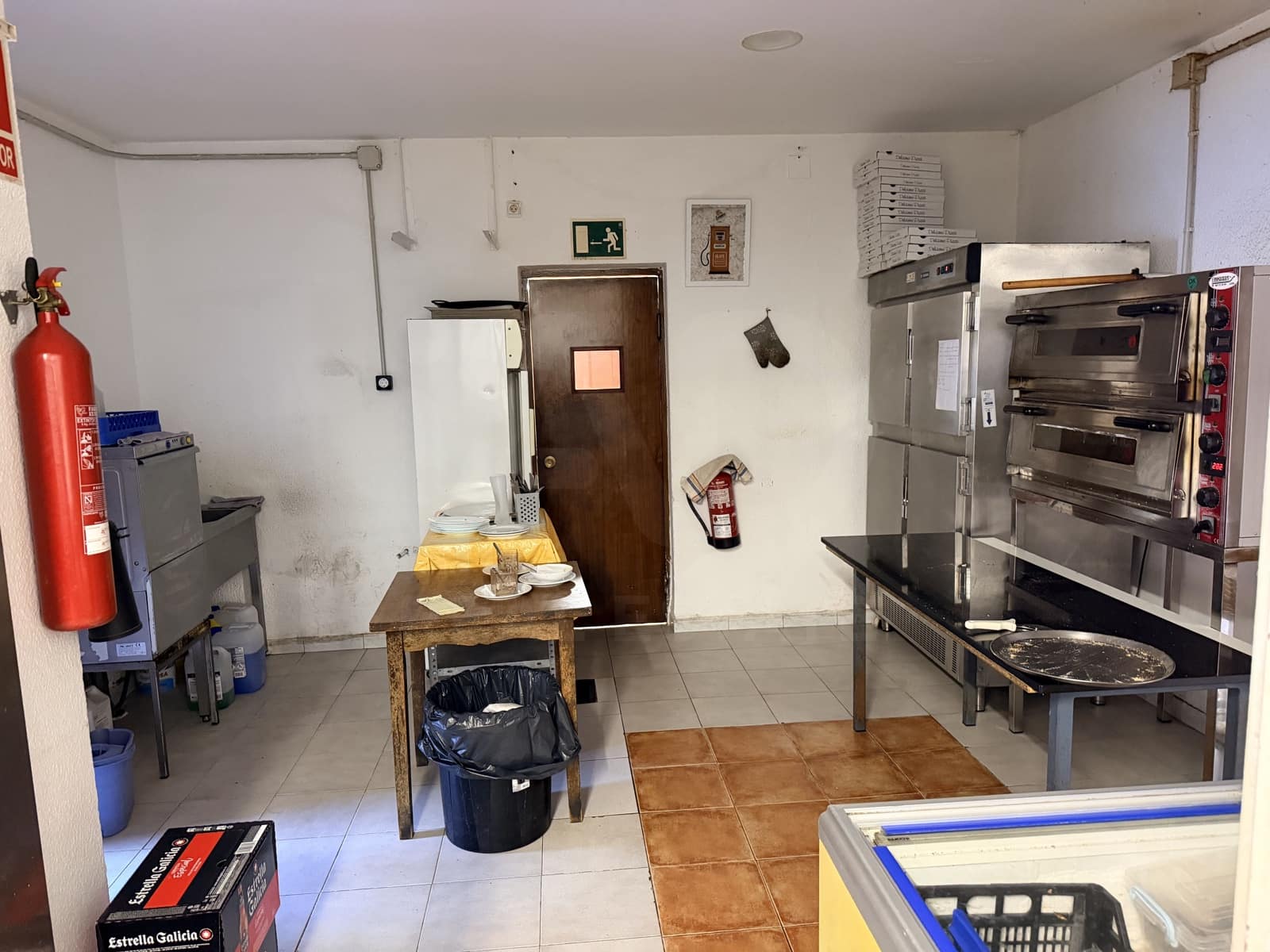 Kaupallinen myytävänä paikassa Mansilla de las Mulas - 200 000 € (Ref: 10131061)