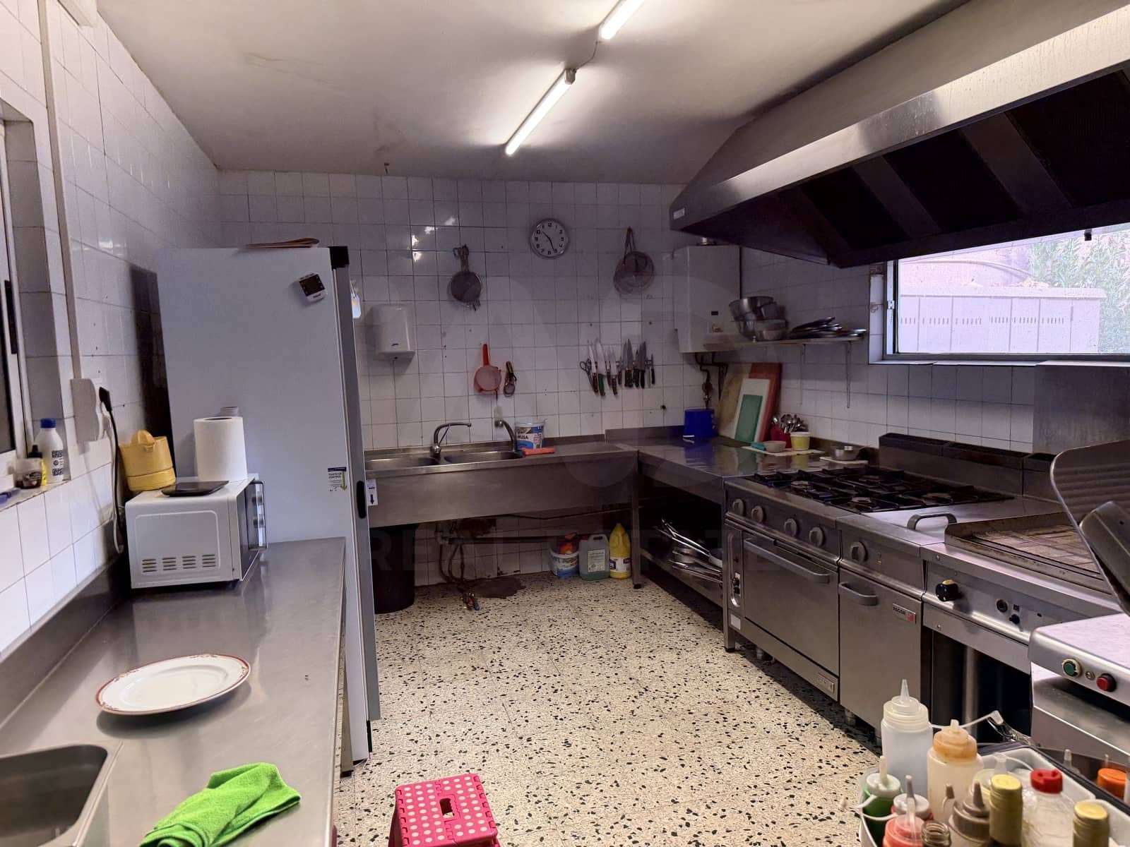 Kaupallinen myytävänä paikassa Mansilla de las Mulas - 200 000 € (Ref: 10131061)