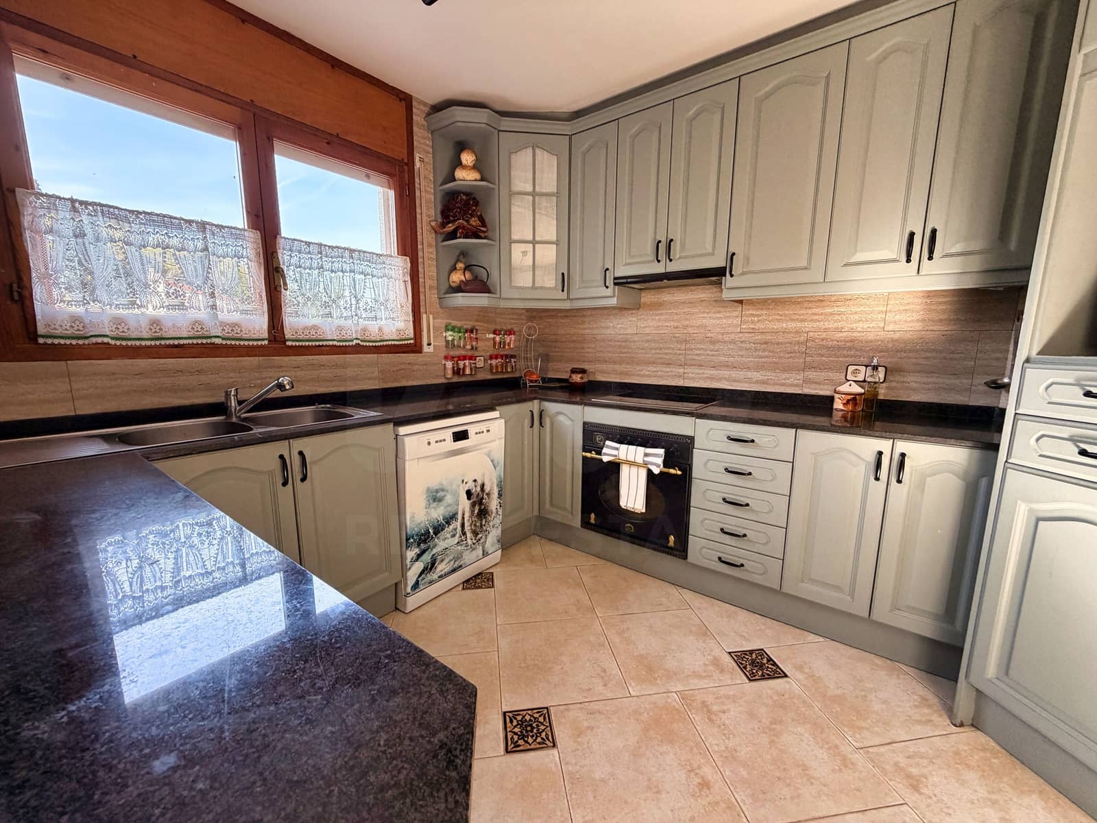 5 bedroom Apartment for sale in Vallirana with garage - € 425,000 (Ref: 10132277)