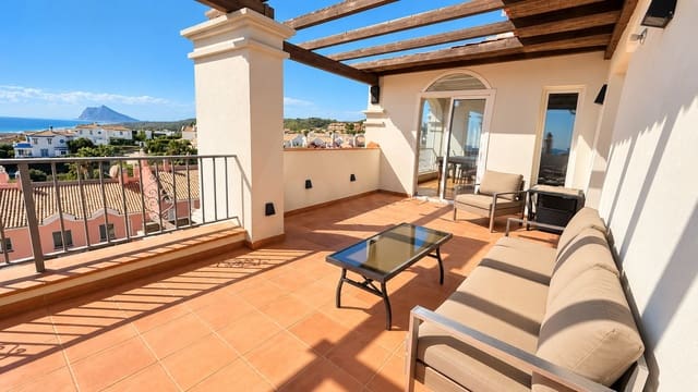2 soveværelse Lejlighed til salg i La Alcaidesa med swimmingpool garage - € 549.000 (Ref: 10133386)