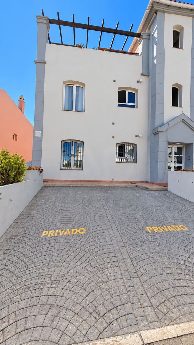 2 soveværelse Lejlighed til salg i La Alcaidesa med swimmingpool garage - € 549.000 (Ref: 10133386)