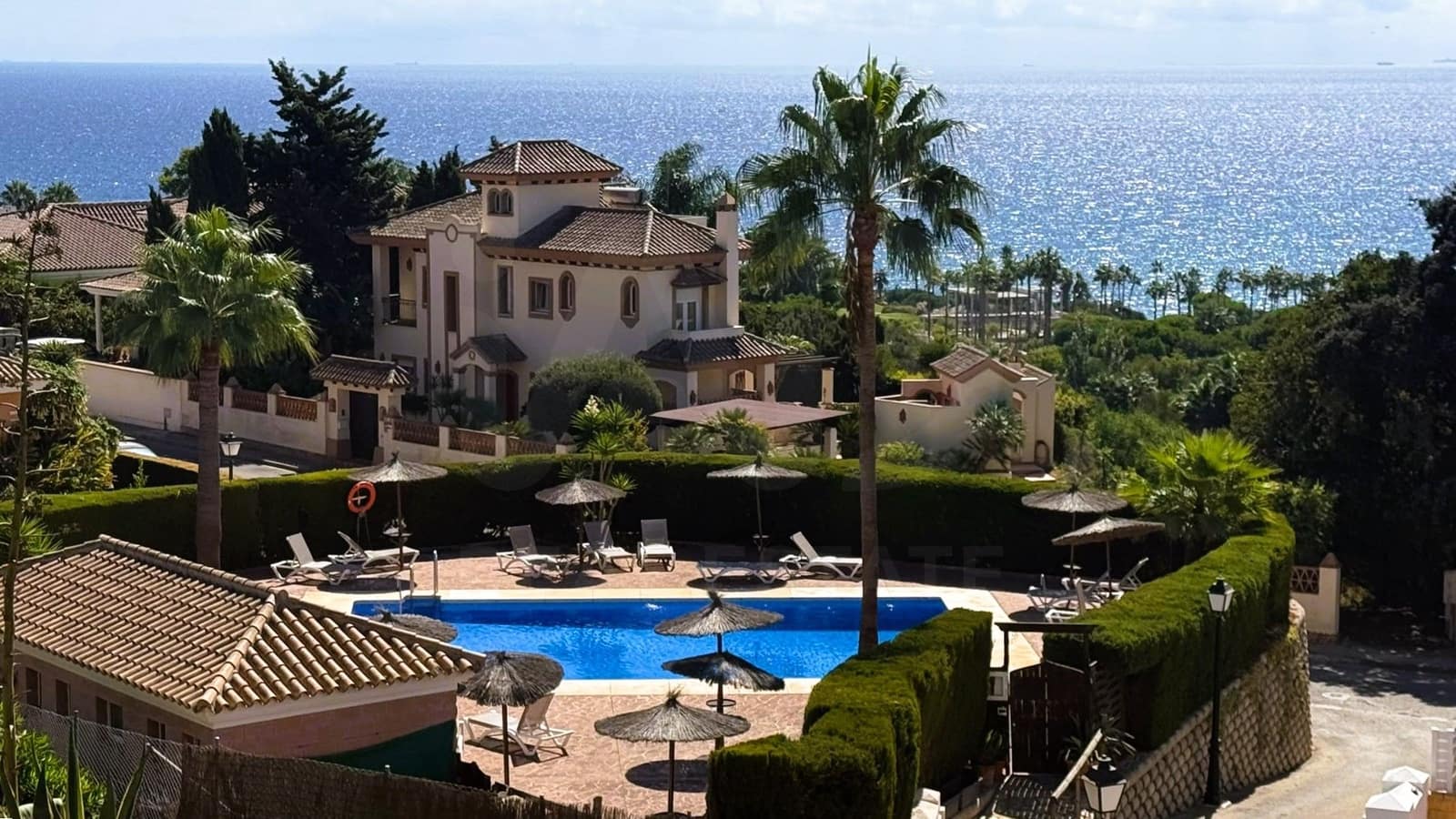 2 soveværelse Lejlighed til salg i La Alcaidesa med swimmingpool garage - € 549.000 (Ref: 10133386)