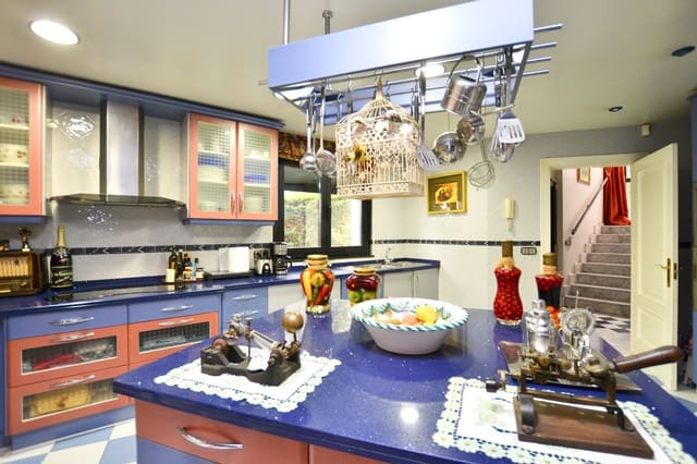 5 sypialnia Apartament na sprzedaż w Centro Urbano, Oviedo z garażem - 1 100 000 € (Ref: 10135126)