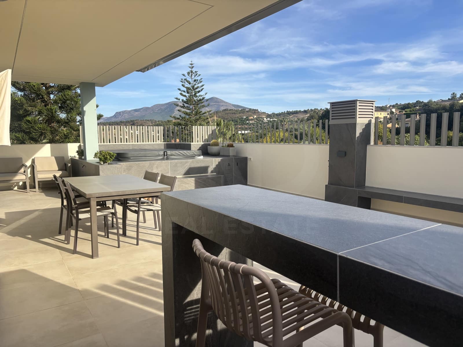 3 Zimmer Penthouse zu verkaufen in Coin mit Pool Garage - 519.000 € (Ref: 10135555)