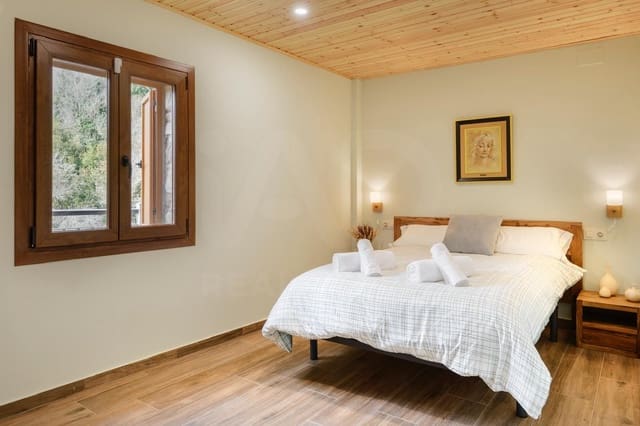 5 bedroom Commercial for sale in Castiello de Jaca with garage - € 795,000 (Ref: 10135560)