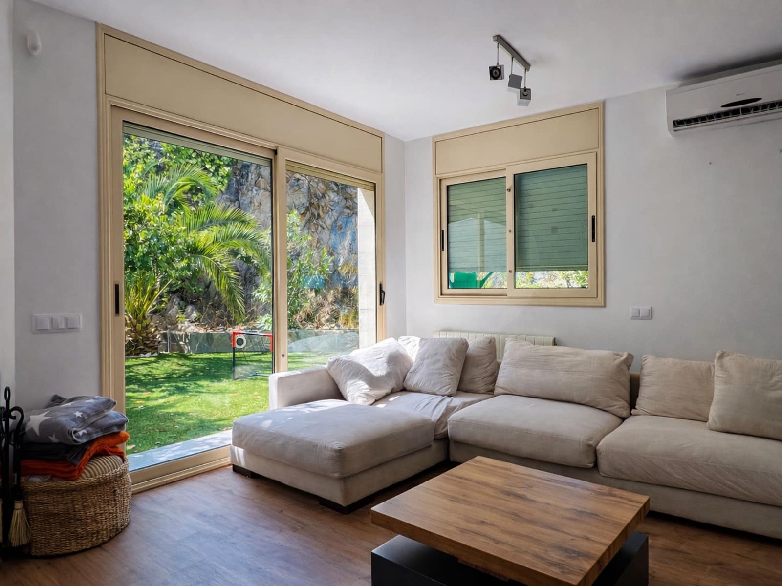Apartamento de 4 habitaciones en Vallromanes en venta con piscina garaje - 725.000 € (Ref: 10136578)